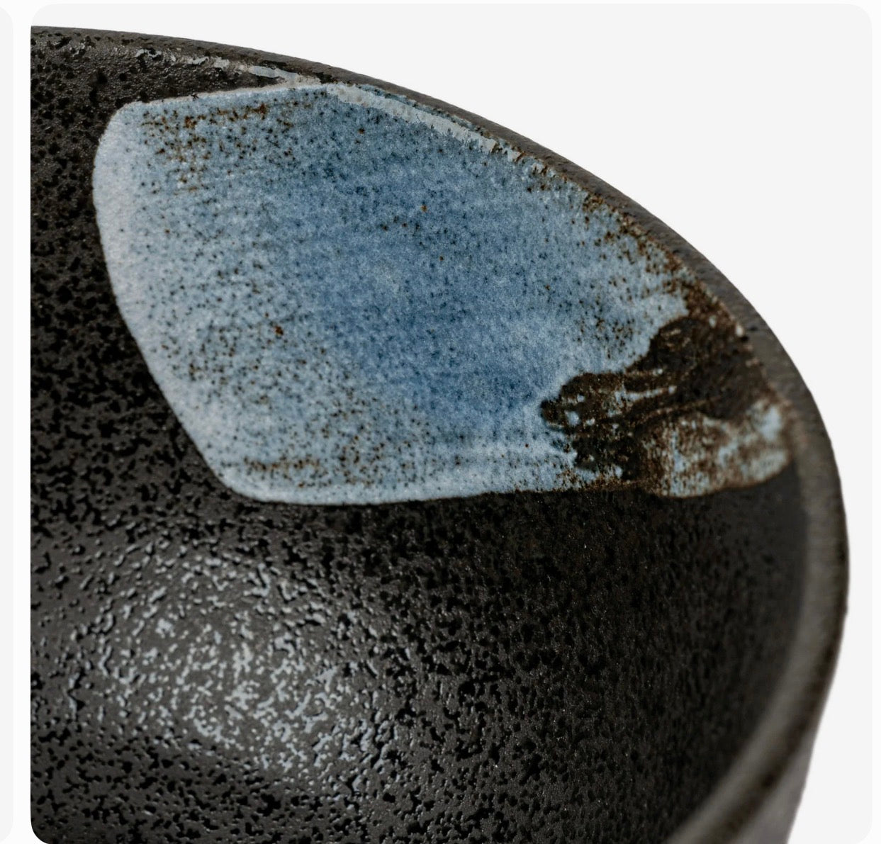Kuro Suisho Japanese Matcha Bowl – Handmade Ceramic Chawan for Tea Ceremony (550ml)
