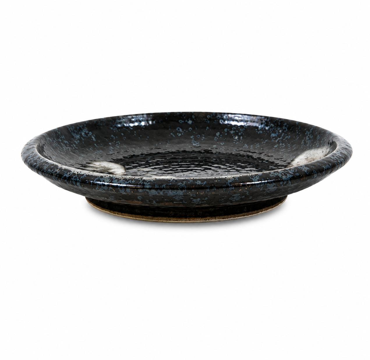 Karasuba-Iro Small Japanese Ceramic Plate side view showing raised rim and glossy black glaze with natural clay base, made in Japan
